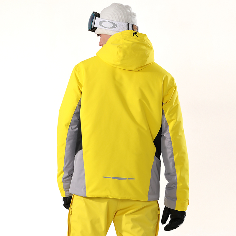 Chaqueta de snowboard de invie - Outdoor Sport Clothing Brands reseña y precio